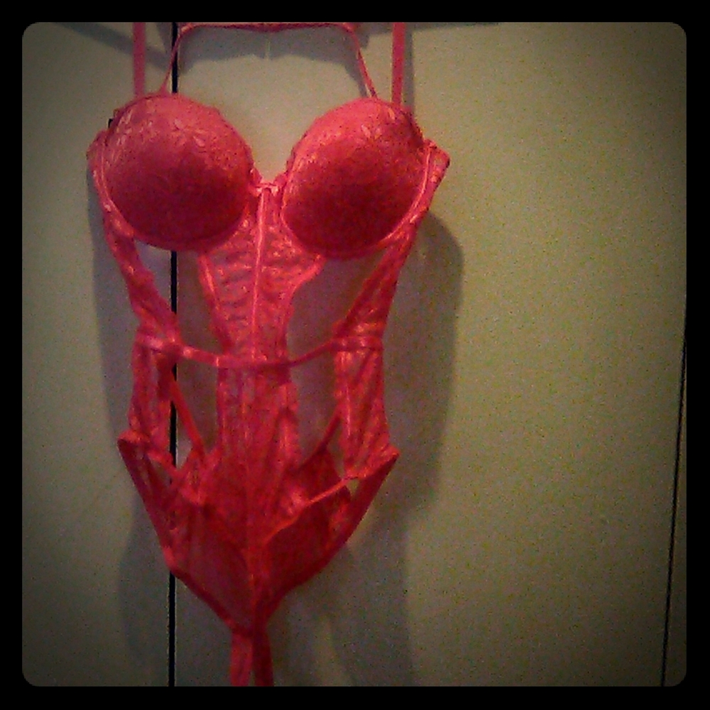 Lace suit fushia